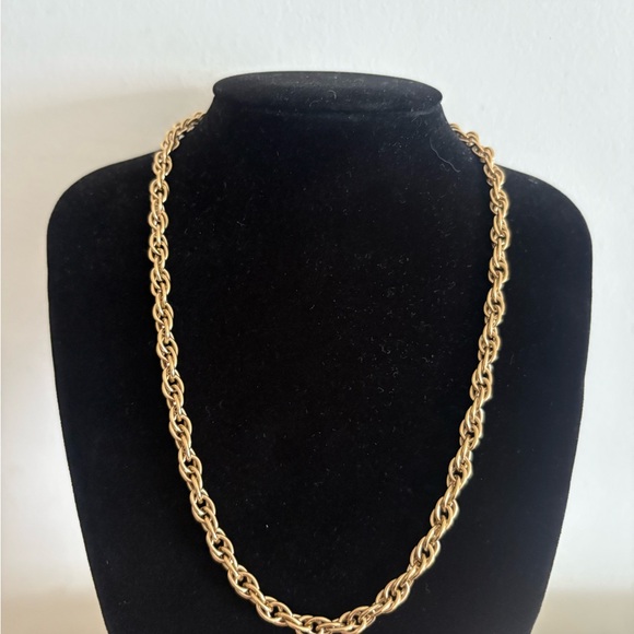 GIVENCHY Vintage Gold Chain Necklace - Picture 7 of 11